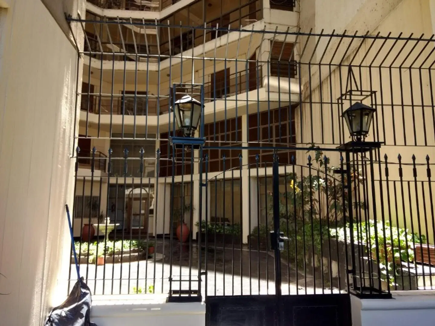 Venta de piso 3 dorm en Nueva Cba sobre Lugones. 3