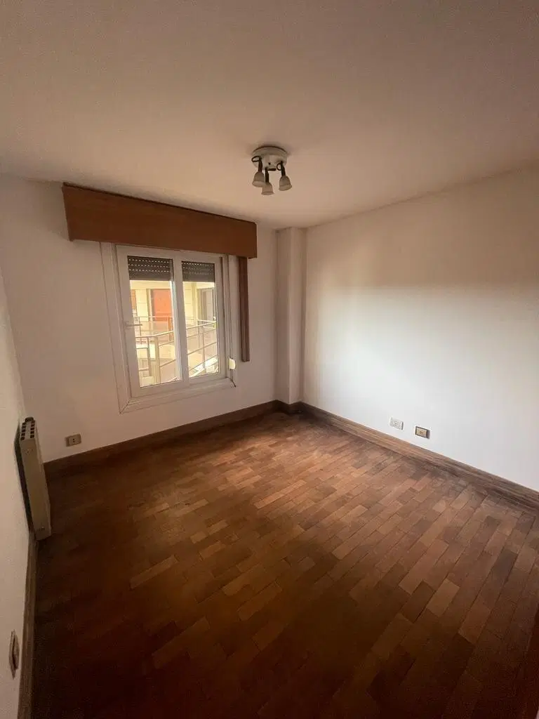 Venta de piso 3 dorm en Nueva Cba sobre Lugones. 4