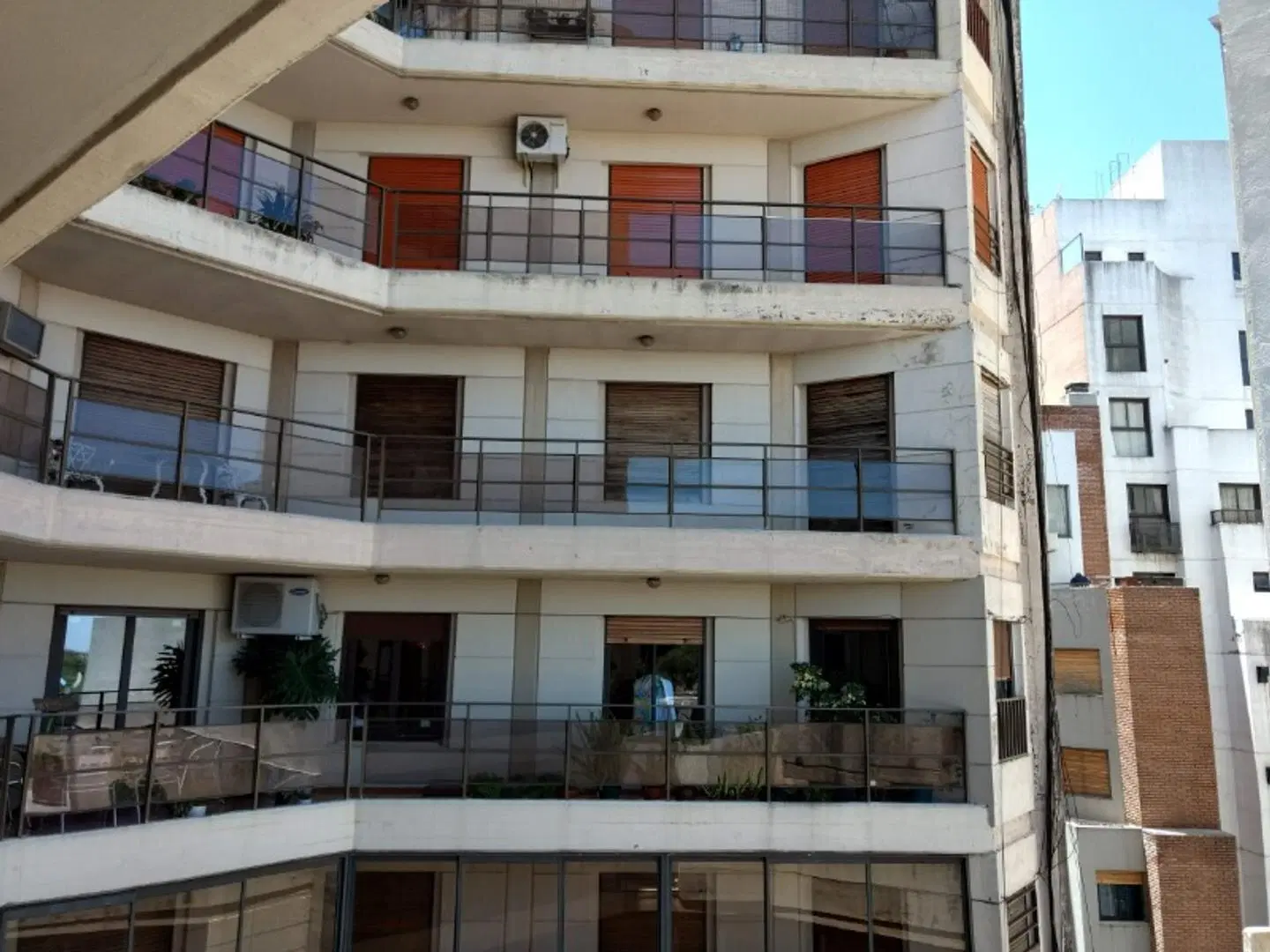 Venta de piso 3 dorm en Nueva Cba sobre Lugones. 5