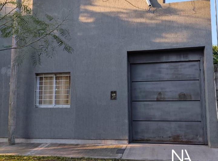 Duplex con 3 habitaciones, 2 baños y garage. 3