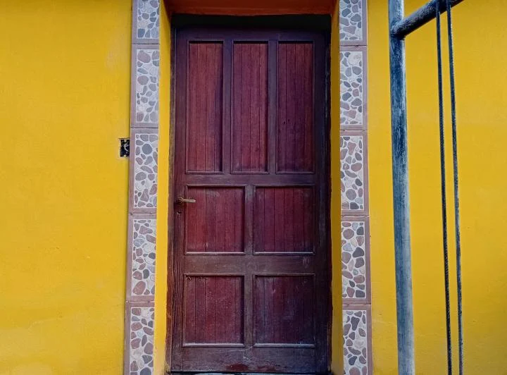 Casa a 4 cuadras de av colon, Patio, Jardin, 1 dorm 2