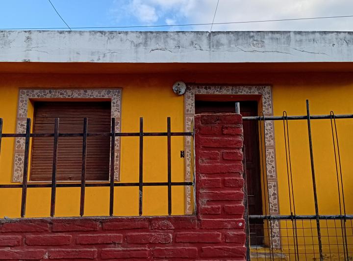 Casa a 4 cuadras de av colon, Patio, Jardin, 1 dorm 1