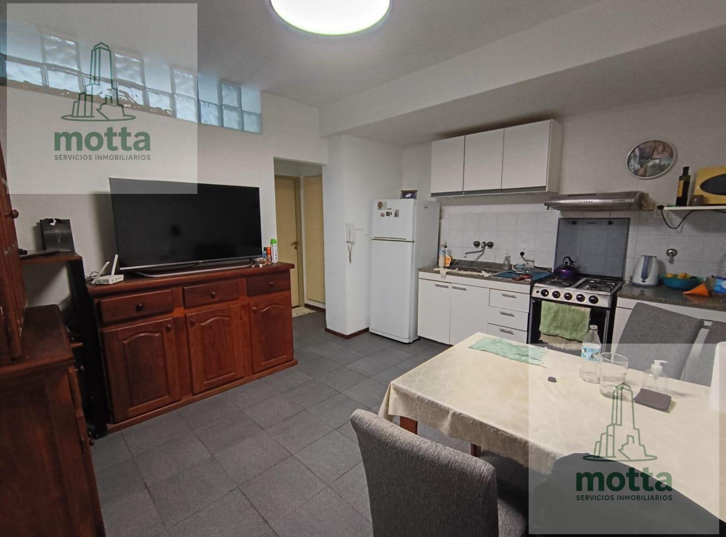 Foto de VENTA MONOAMBIENTE DIVIDIDO CON BALCON EN ABASTO, imagen 4