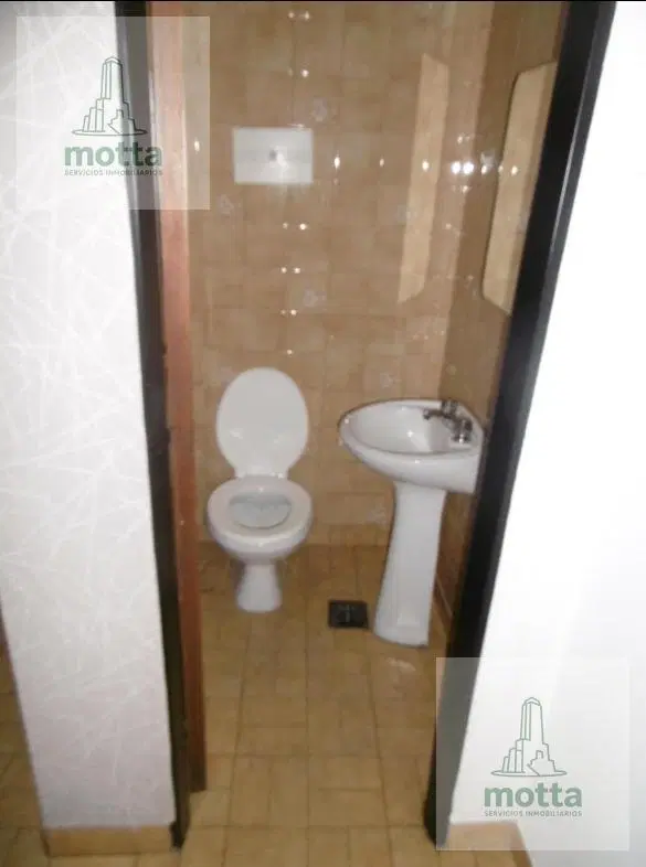 Local en Alquier Zeballos al 1000 4