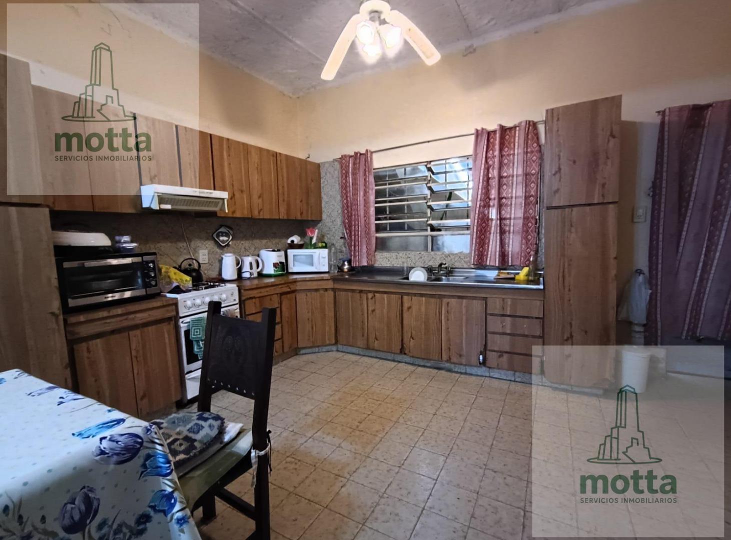 Foto de VENTA CASA 4 DORMITORIOS C/COCHERA EN ZONA SUR, imagen 5