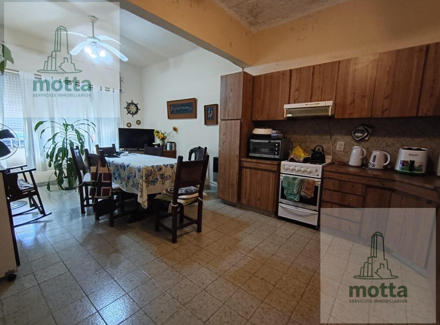 Foto de VENTA CASA 4 DORMITORIOS C/COCHERA EN ZONA SUR, imagen 1
