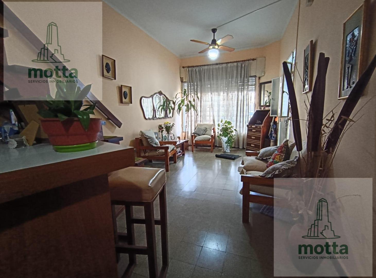 Foto de VENTA CASA 4 DORMITORIOS C/COCHERA EN ZONA SUR, imagen 2