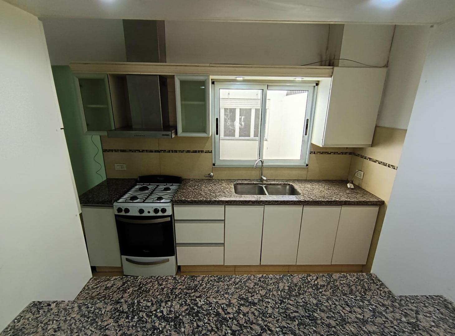 Foto de ALQULER DE CASA 2 DORM + COMODIN Y COCHERA EN LUIS AGOTE, imagen 3