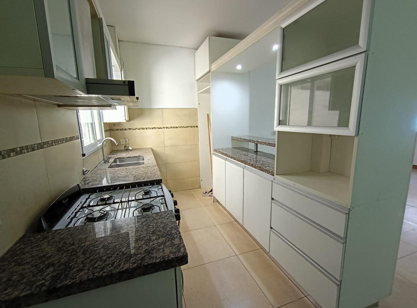 Foto de ALQULER DE CASA 2 DORM + COMODIN Y COCHERA EN LUIS AGOTE, imagen 2