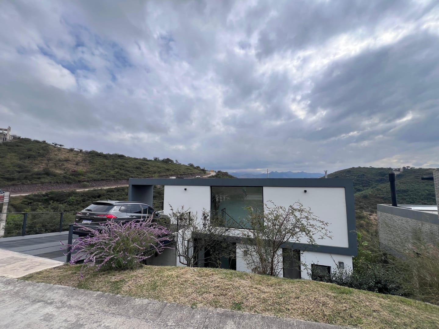 Exclusiva Casa en Alquiler con Inigualables Vistas en La Deseada.