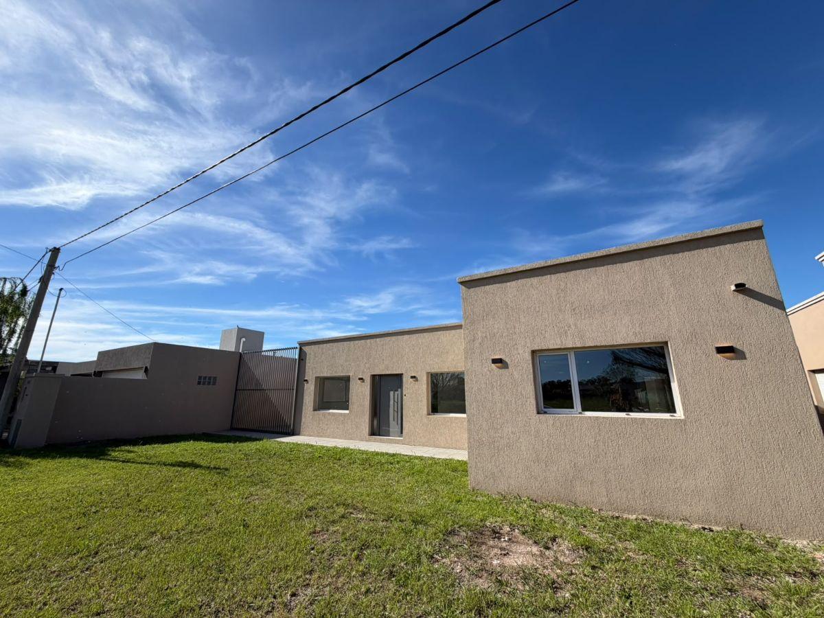 Foto de EXCELENTE CASA EN VENTA EN BARRIO LAS CAÑITAS A ESTRENAR, imagen 1