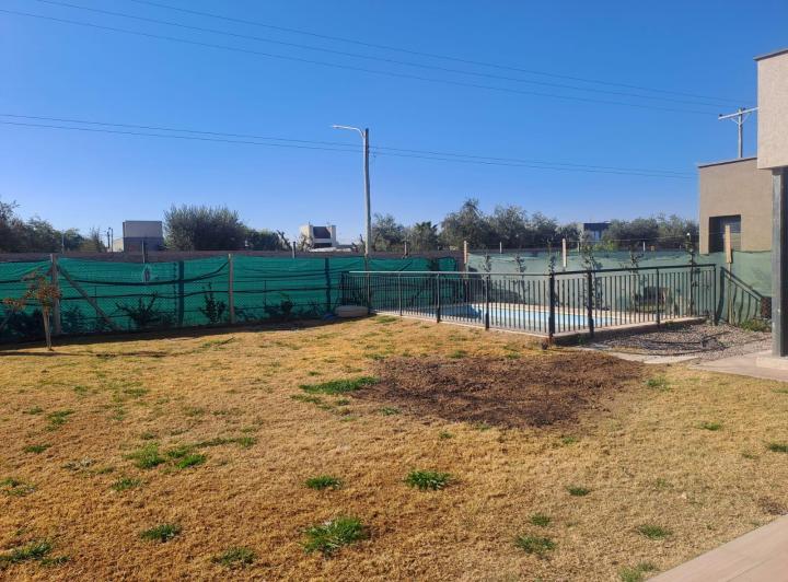 Luminosa Casa a la Venta en Barrio Acacias de Terrada 2