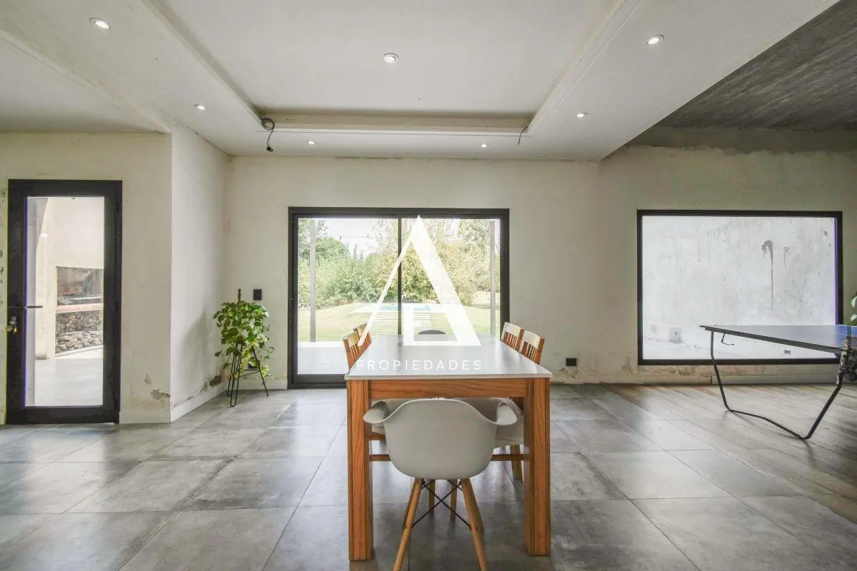 Casa 4 ambientes con piscina a terminar en lote de 2437m2 - Parque Las Naciones, Guernica 2