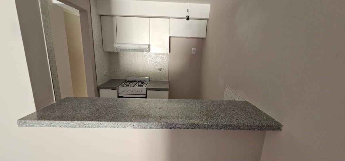 Foto de Departamento dos ambientes con cochera en alquiler, imagen 2
