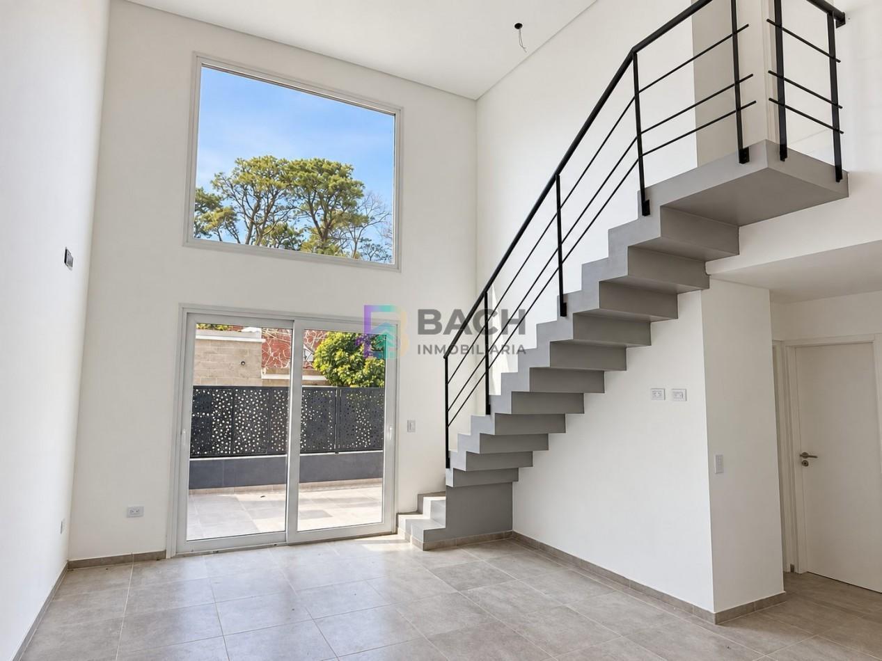 Foto de Moderno Departamento tipo duplex en venta con patio privado, gas, imagen 2