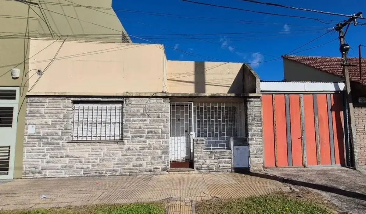 Casa y galpón en Alquiler sobre AV. 131 La Plata 1