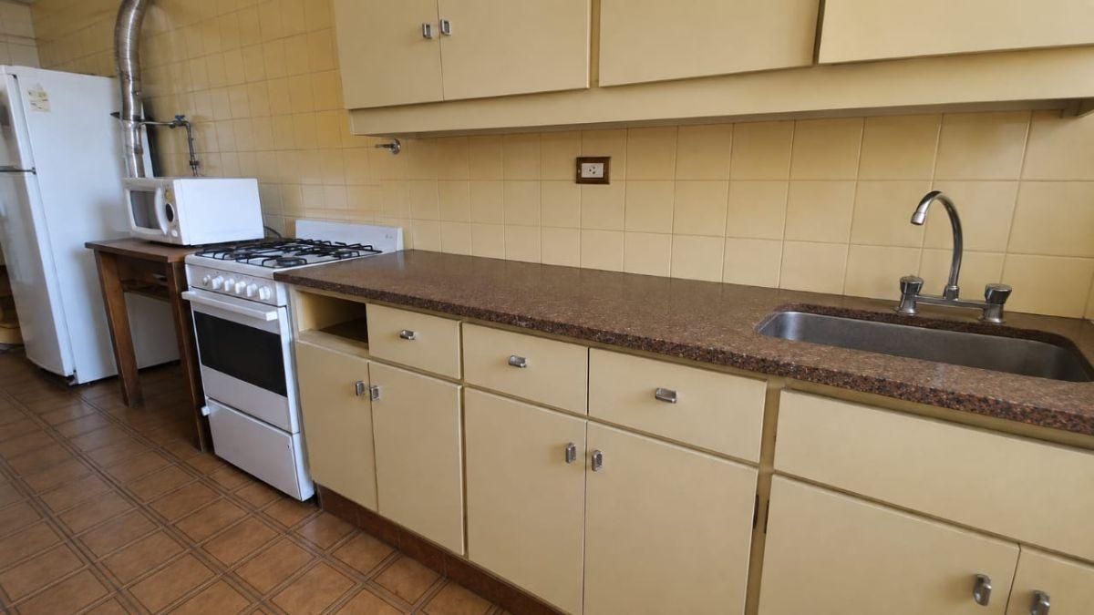 Foto de Departamento De 3 Dormitorios En Calle 20 Esquina 48, imagen 2