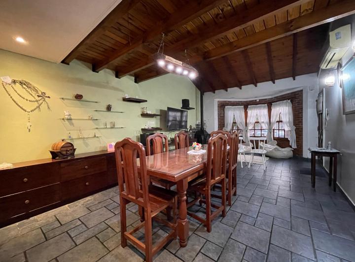 CASA CON 3 DORMITORIOS EN VENTA - LLAVALLOL