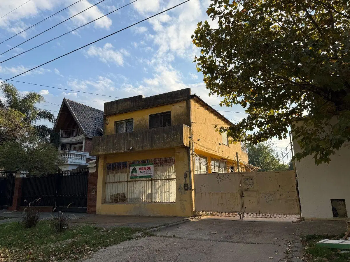 LOTE DE 1040 M2 CON MEJORAS EN VENTA - LOMAS DE ZAMORA 4