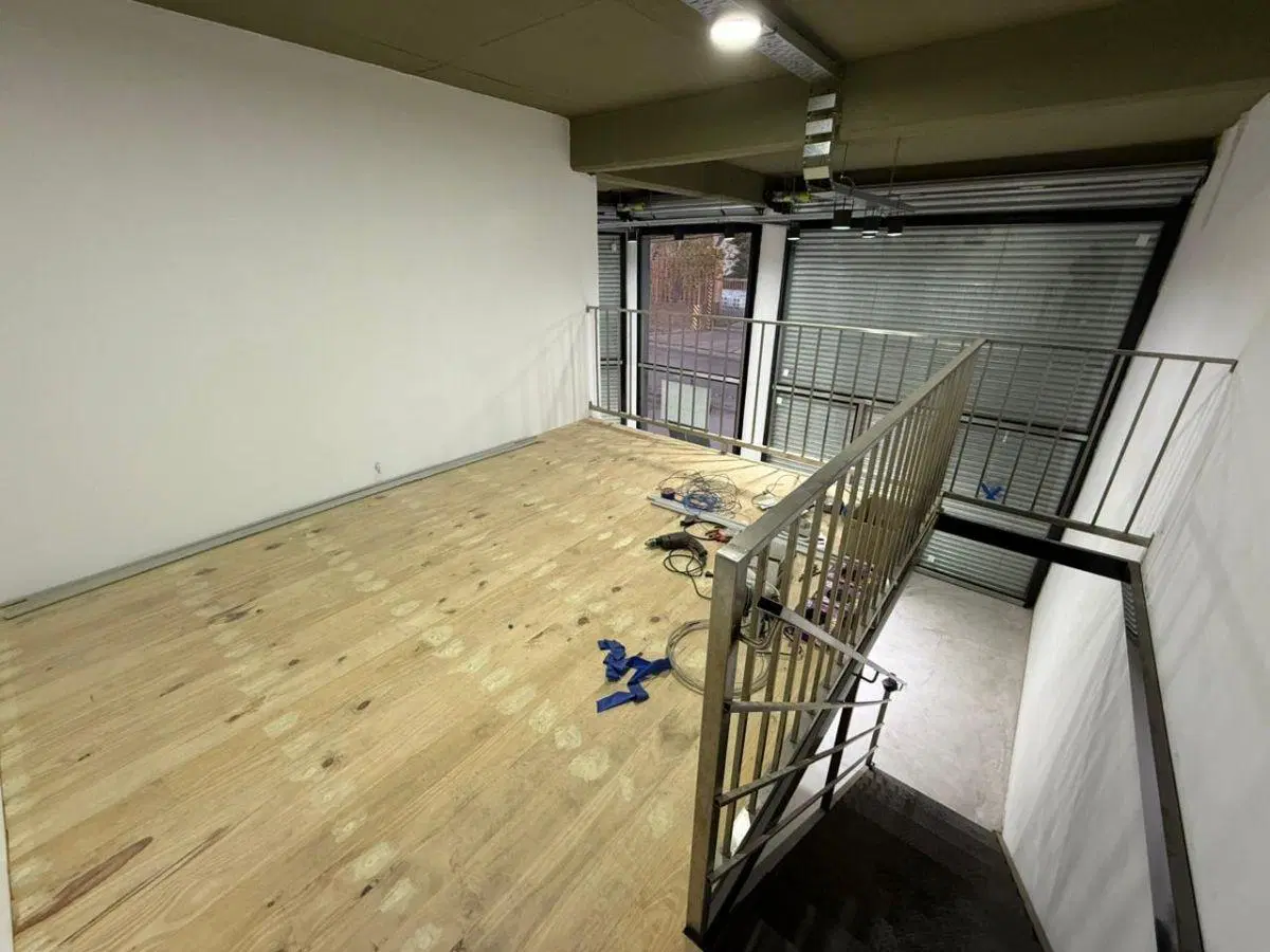 EXCELENTE LOCAL COMERCIAL A ESTRENAR SOBRE AV PEDRO DREYER 4