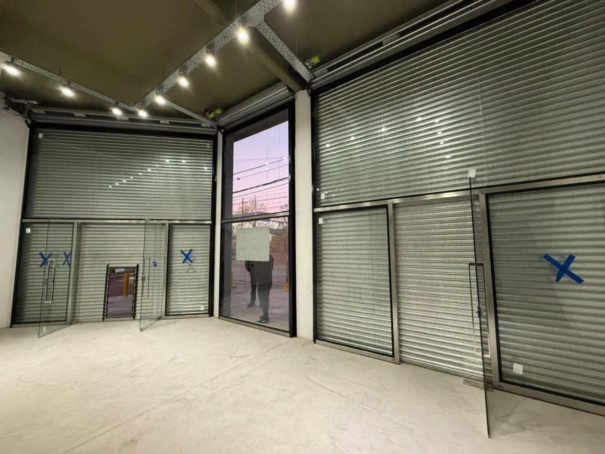 EXCELENTE LOCAL COMERCIAL A ESTRENAR SOBRE AV PEDRO DREYER 5