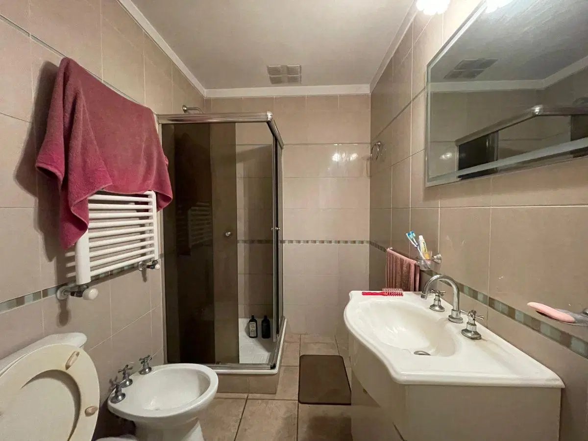 CASA 4 AMBIENTES EN VENTA CON AMPLIO PARQUE - LLAVALLOL 8