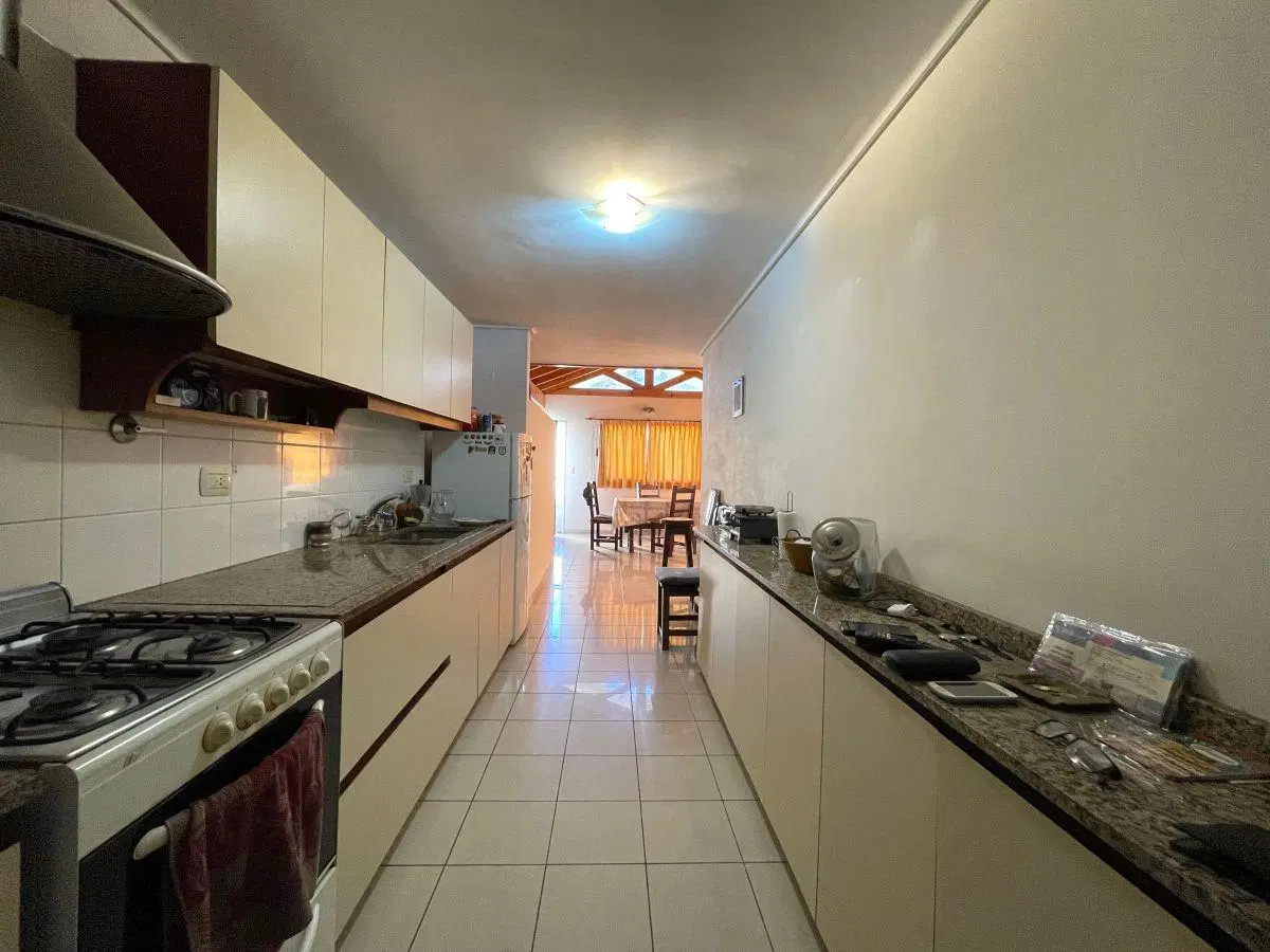 CASA 4 AMBIENTES EN VENTA CON AMPLIO PARQUE - LLAVALLOL 5