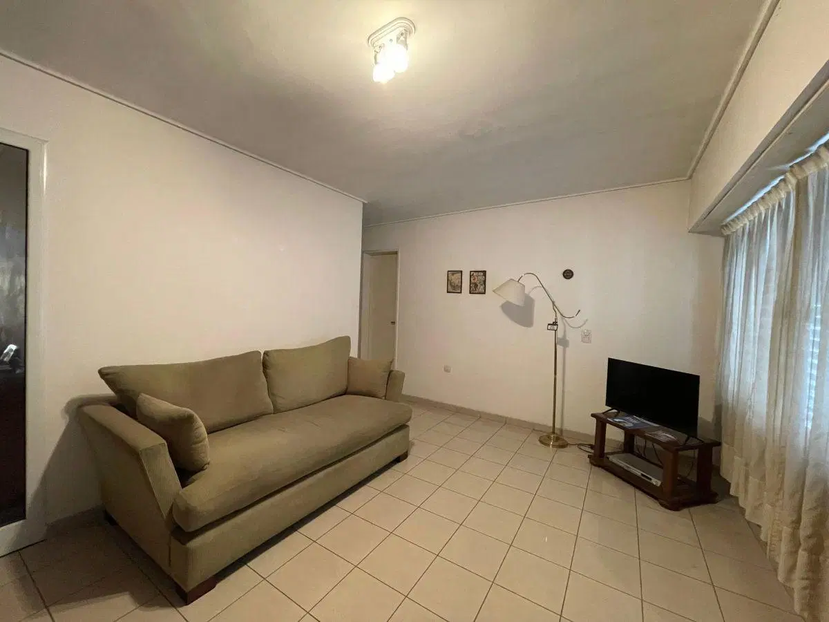 CASA 4 AMBIENTES EN VENTA CON AMPLIO PARQUE - LLAVALLOL 3