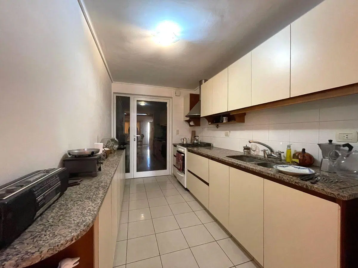 CASA 4 AMBIENTES EN VENTA CON AMPLIO PARQUE - LLAVALLOL 4
