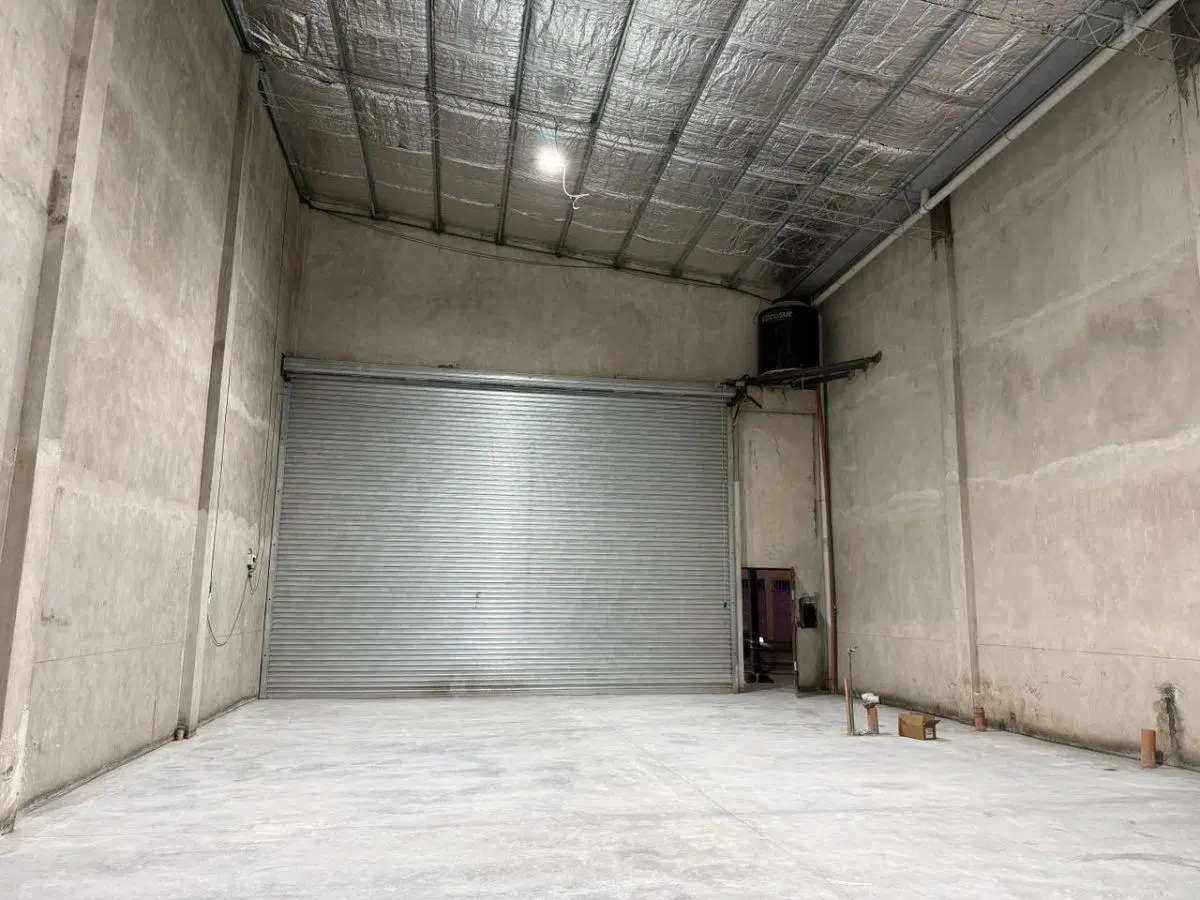 GALPÓN DE 200 M2 SOBRE AV PEDRO DREYER 3