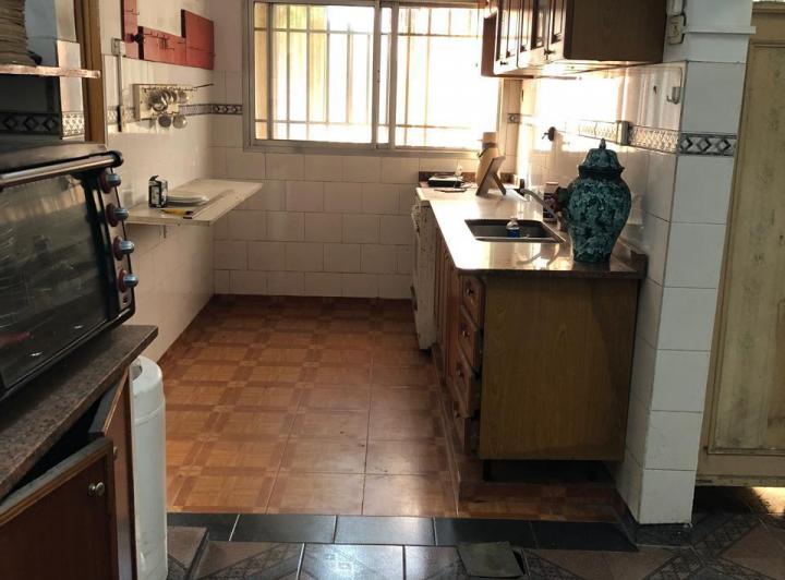 OPORTUNIDAD PARA INVERSORES O FAMILIA NUMEROSA - ZONA COMERCIAL AV.LURO 4