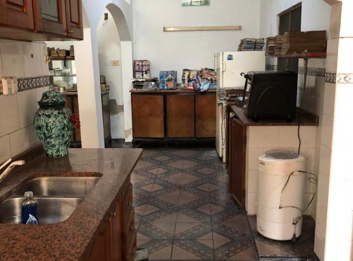 OPORTUNIDAD PARA INVERSORES O FAMILIA NUMEROSA - ZONA COMERCIAL AV.LURO 3
