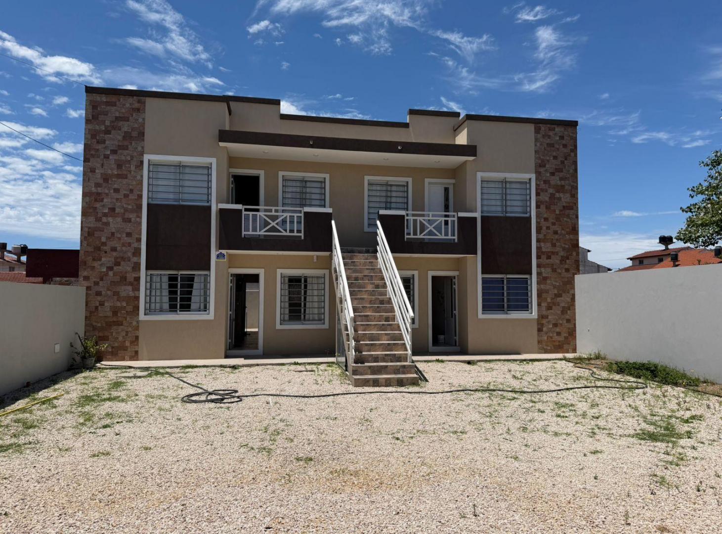Departamento en planta alta fondo
