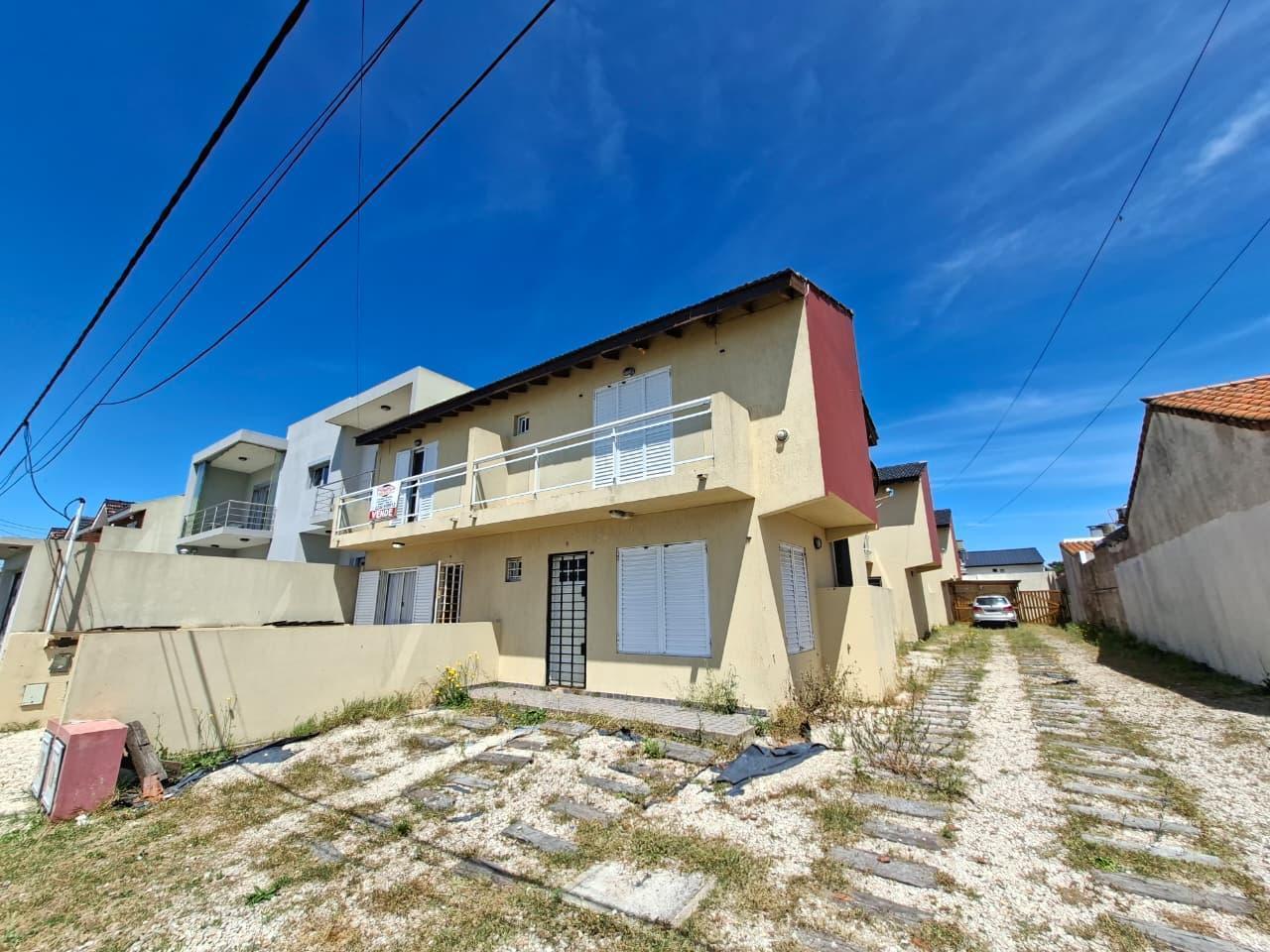 DUPLEX AL FRENTE