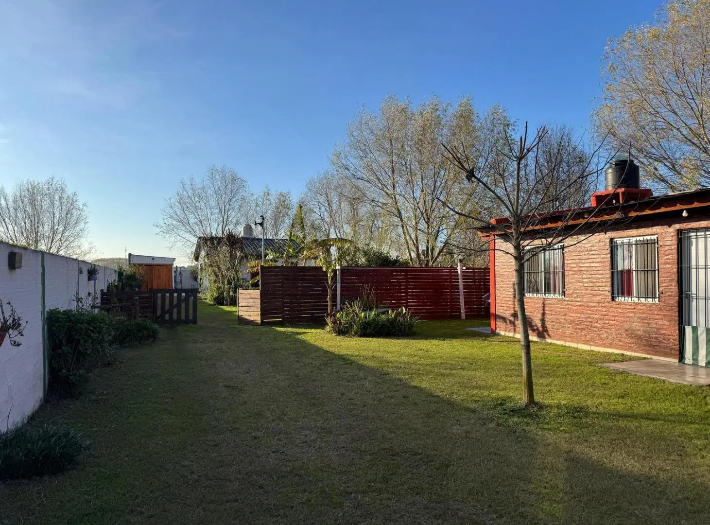 CASA MAS DPTO EN VENTA EN MAR DEL TUYU CON AMPLIO JARDIN 5