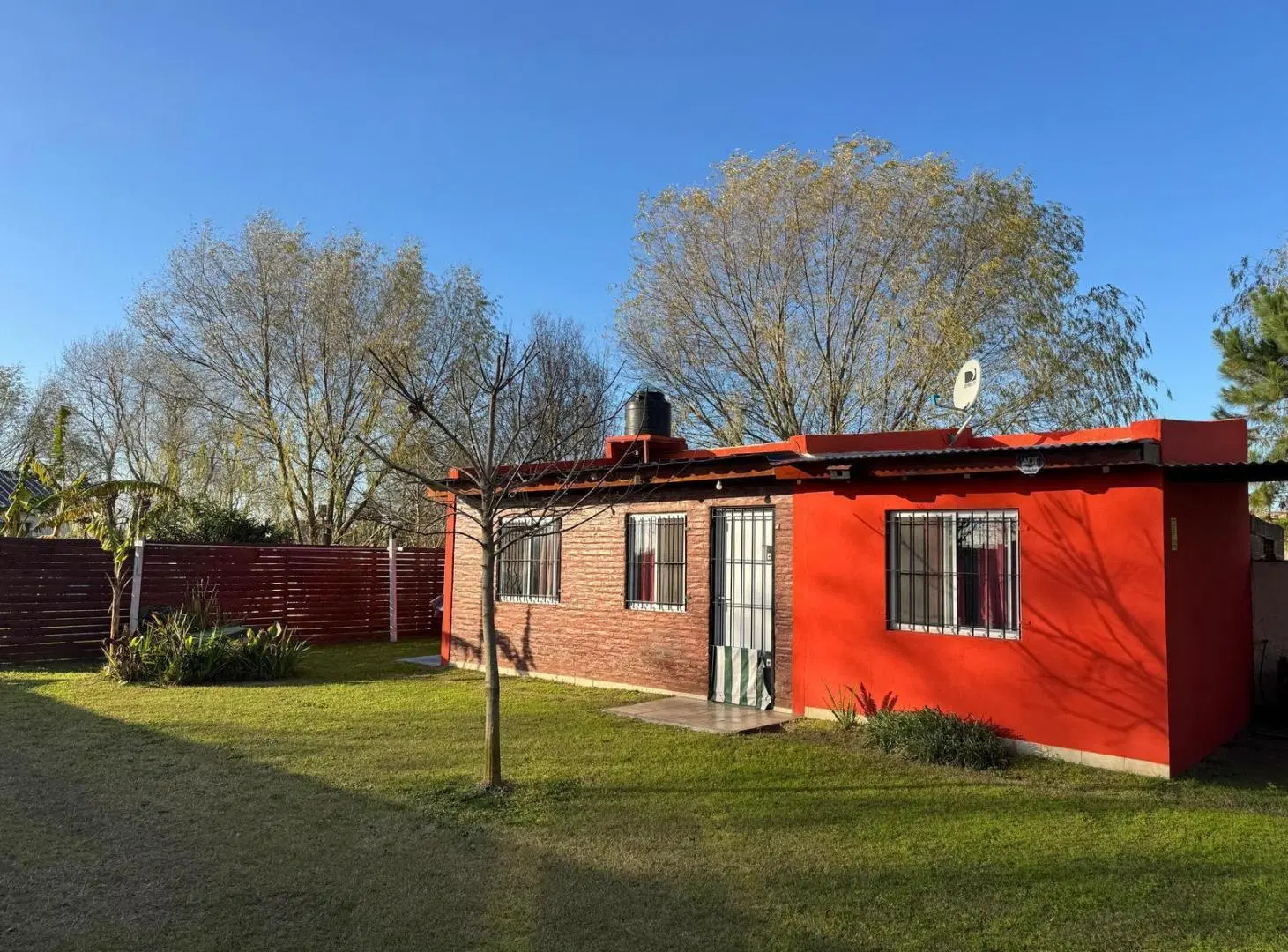 CASA MAS DPTO EN VENTA EN MAR DEL TUYU CON AMPLIO JARDIN 4