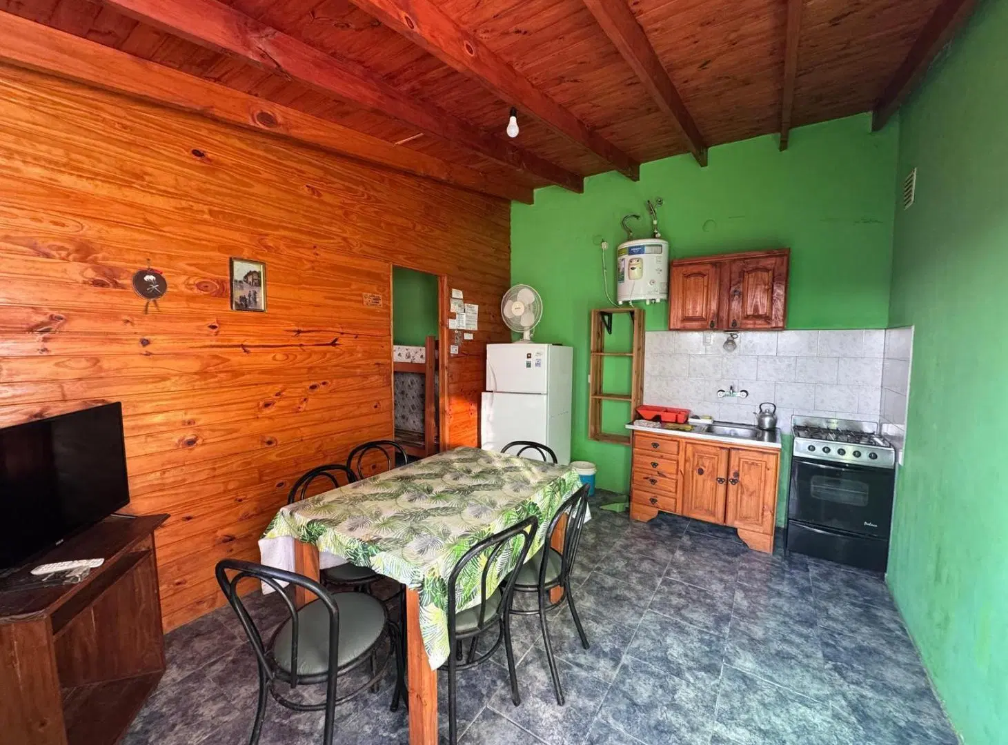 CASA MAS DPTO EN VENTA EN MAR DEL TUYU CON AMPLIO JARDIN 3
