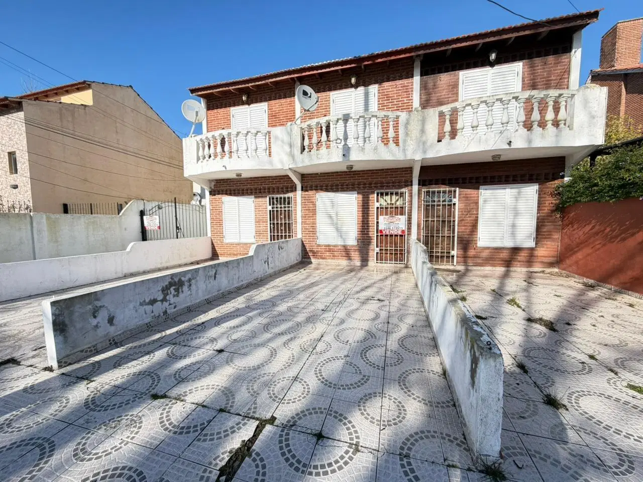 TRIPLEX AL FRENTE EN VENTA EN MAR DEL TUYU IMPECABLE 1