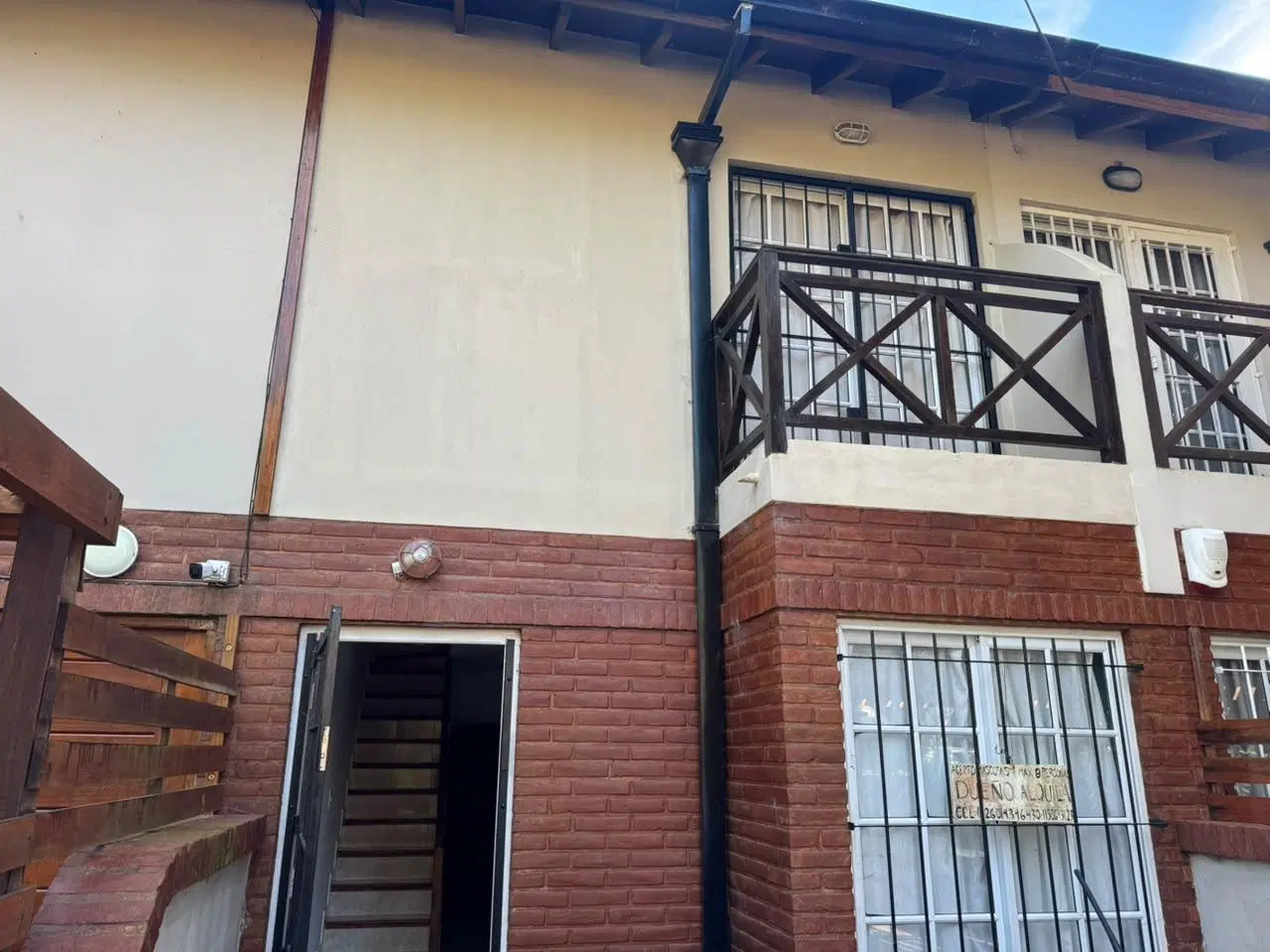 HERMOSO TRIPLEX AL FRENTE EN VENTA EN MAR DEL TUYU CON QUINCHO 1
