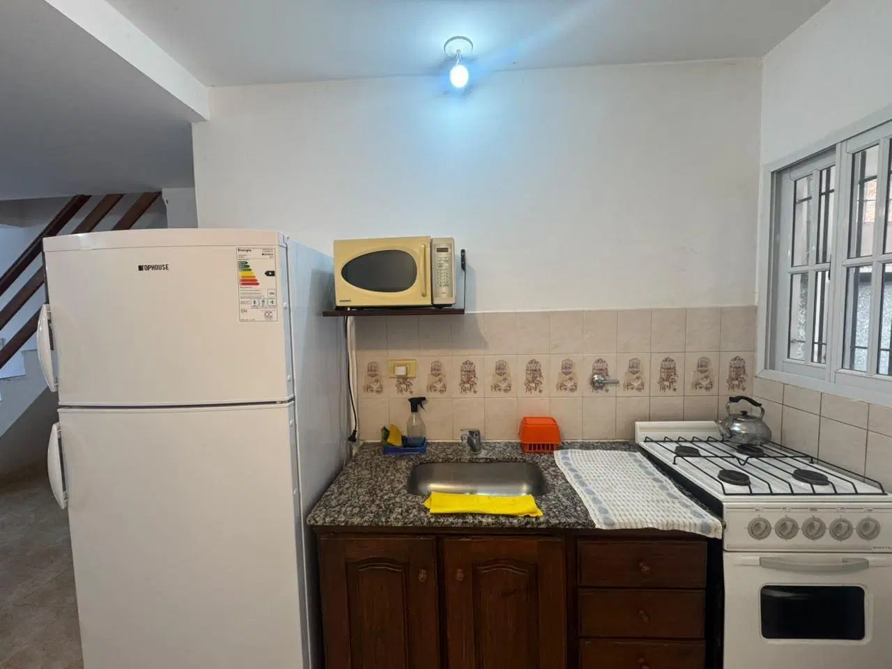 HERMOSO TRIPLEX AL FRENTE EN VENTA EN MAR DEL TUYU CON QUINCHO 3