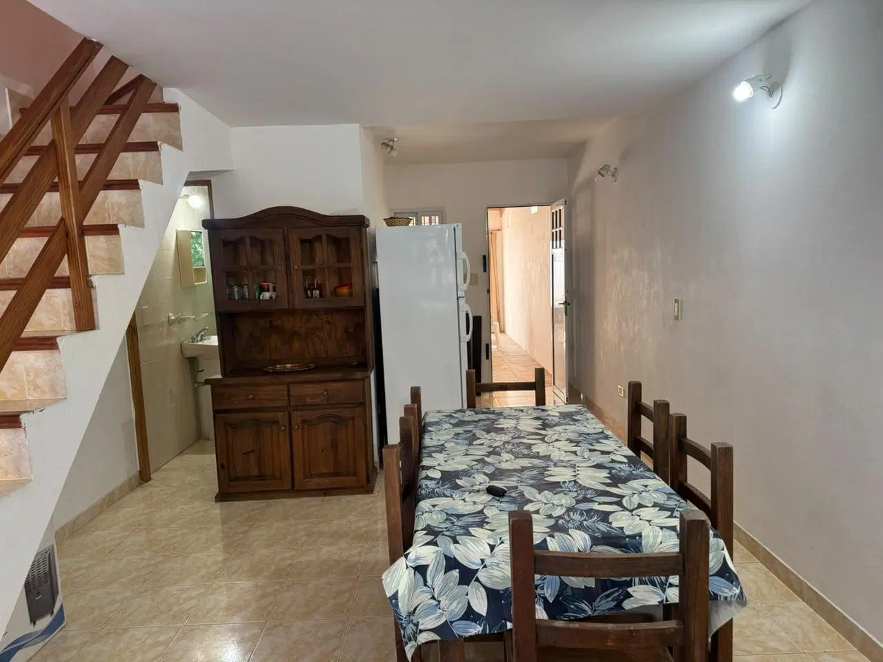 HERMOSO TRIPLEX AL FRENTE EN VENTA EN MAR DEL TUYU CON QUINCHO 8