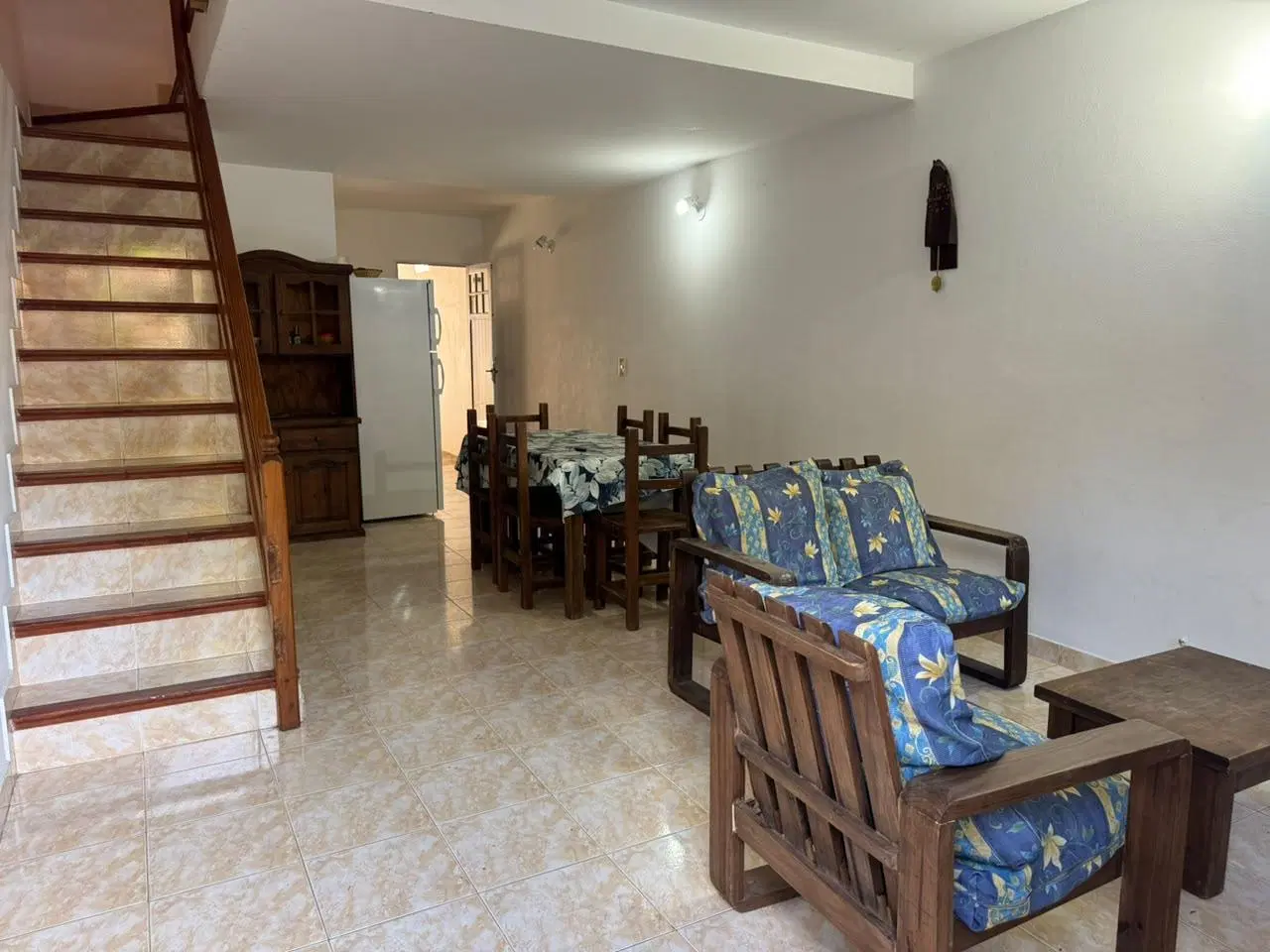 HERMOSO TRIPLEX AL FRENTE EN VENTA EN MAR DEL TUYU CON QUINCHO 4