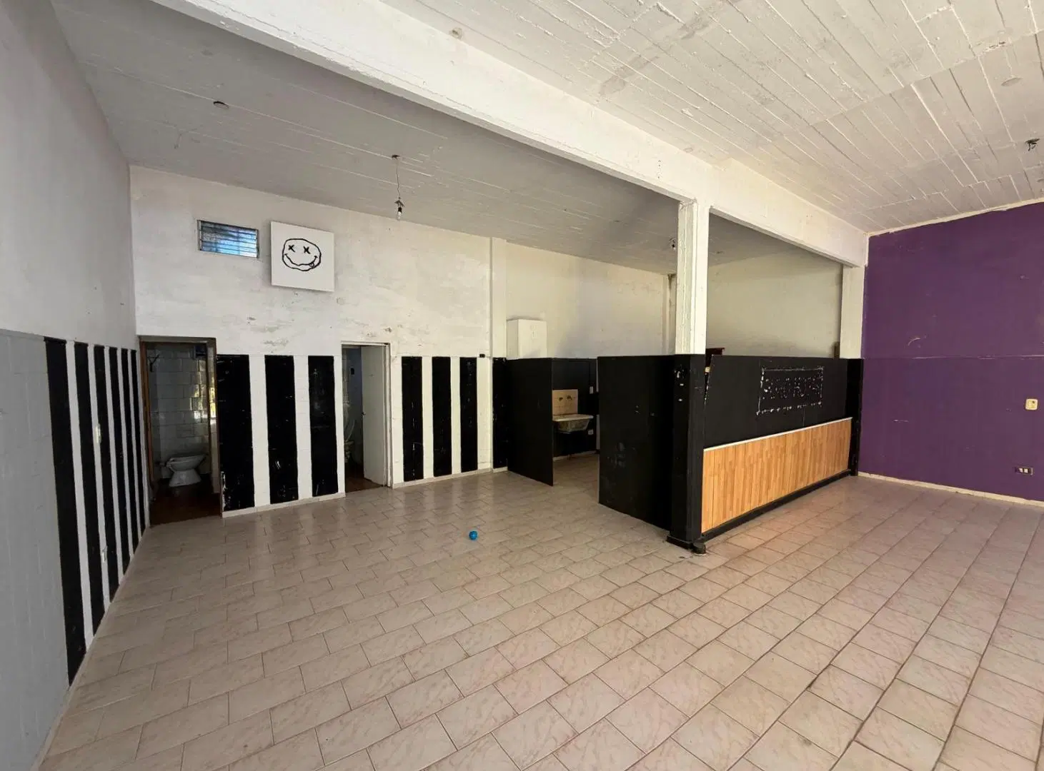 AMPLIO LOCAL EN VENTA EN MAR DEL TUYU SOBRE ZONA CENTRICA 3