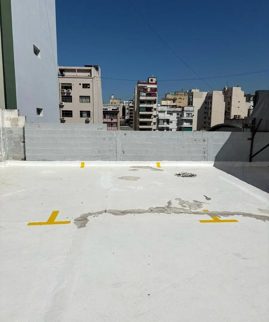 EXCELENTE COCHERA DESCUBIERTA EN PLENO MICROCENTRO PORTEÑO 1