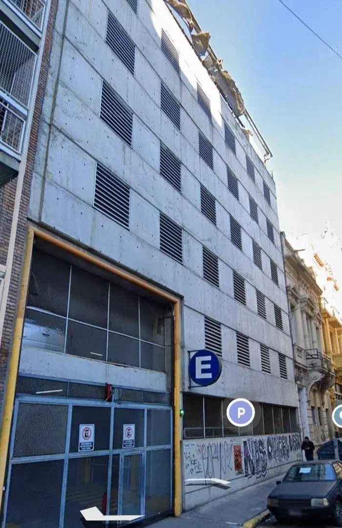 EXCELENTE COCHERA DESCUBIERTA EN PLENO MICROCENTRO PORTEÑO 4