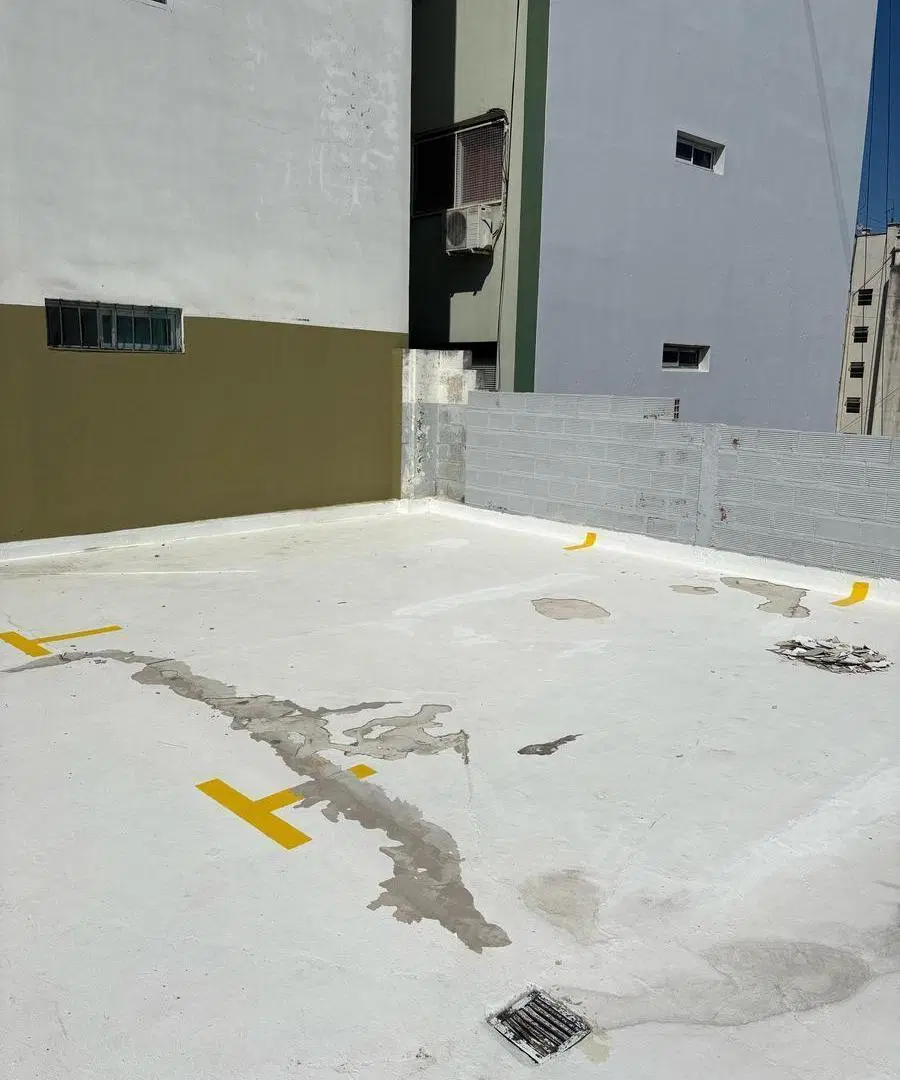EXCELENTE COCHERA DESCUBIERTA EN PLENO MICROCENTRO PORTEÑO 5