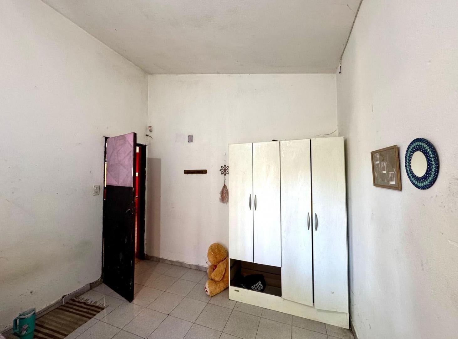 Foto de CASA SOLA EN LOTE EN VENTA EN MAR DEL TUYU CON AMPLIO JARDIN, imagen 3