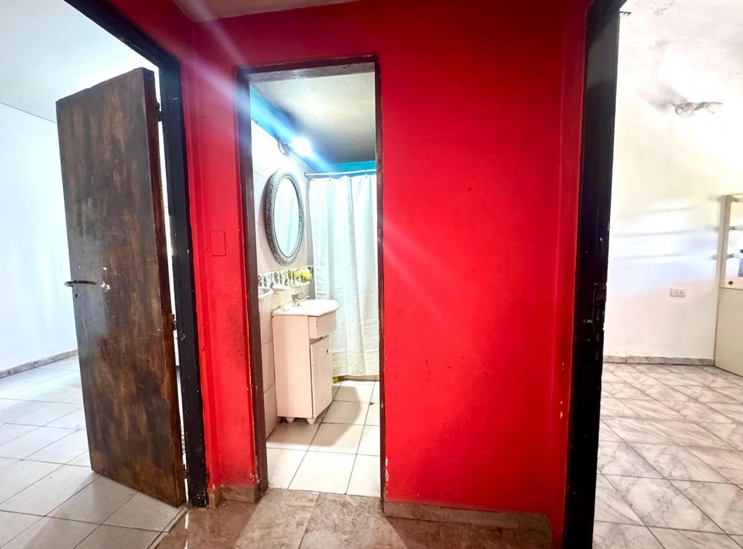 Foto de CASA SOLA EN LOTE EN VENTA EN MAR DEL TUYU CON AMPLIO JARDIN, imagen 5