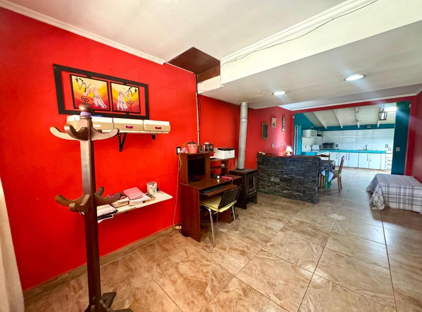 Foto de CASA SOLA EN LOTE EN VENTA EN MAR DEL TUYU CON AMPLIO JARDIN, imagen 4