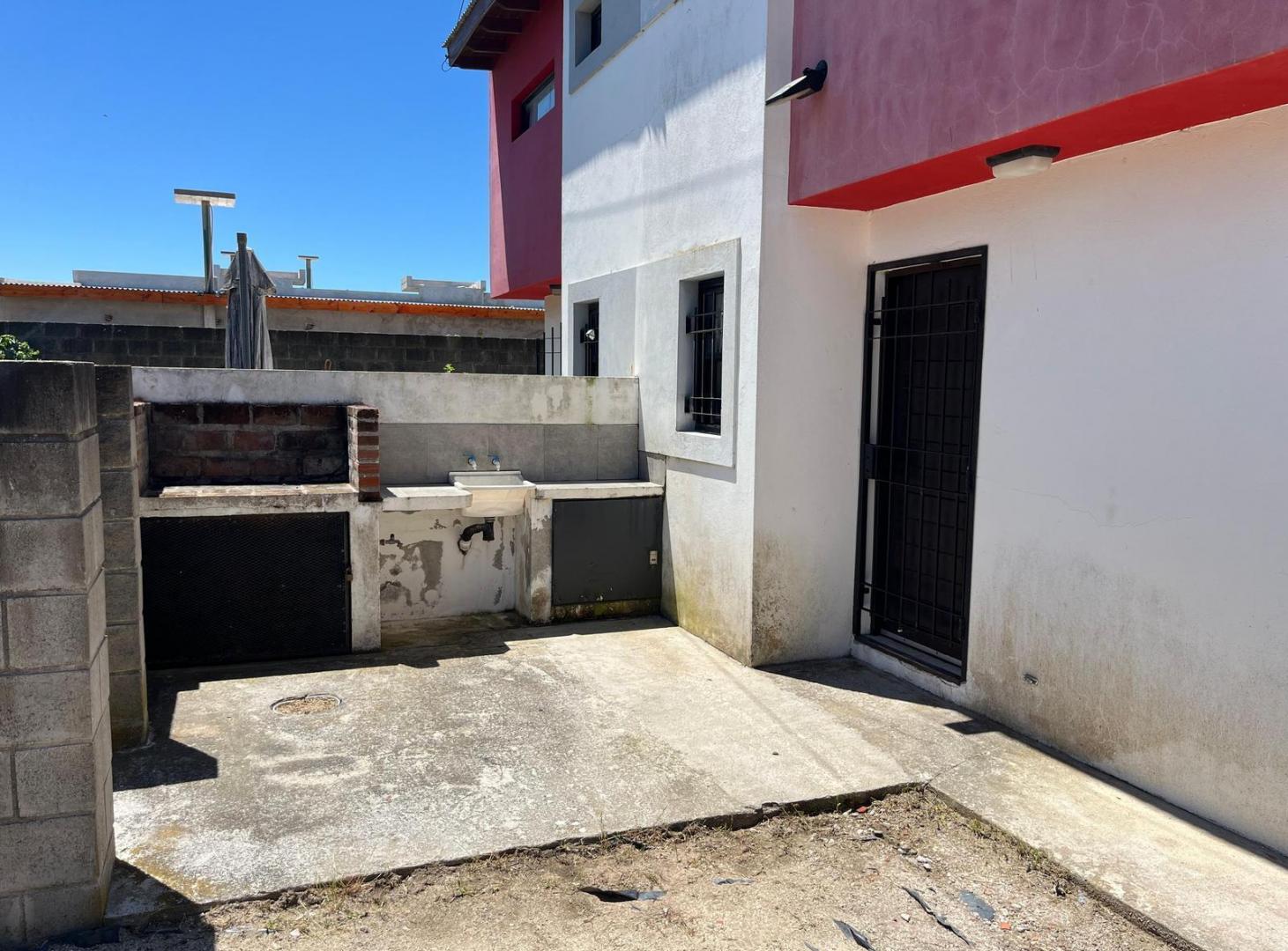 Foto de DUPLEX EN VENTA EN MAR DEL TUYU LISTO PARA INGRESAR, imagen 1